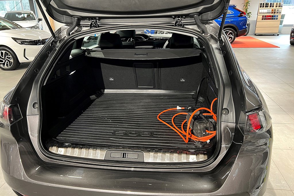 Bild på SW Allure Plug-In Hybrid 225hk - Drag, Carplay