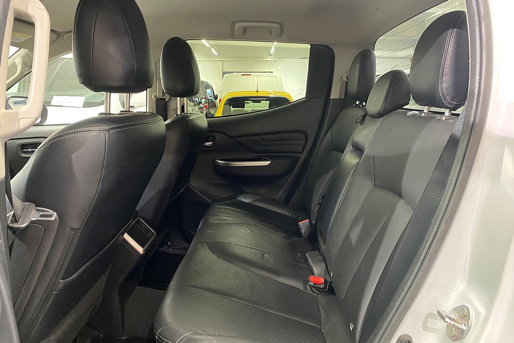 Bild på Double Cab Premium 2.2 Di-D 150hk 4WD Aut - Drag, 5-sits