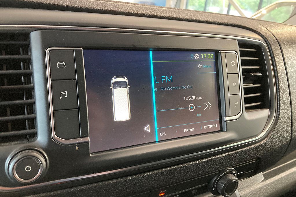 Bild på PRO L2 50kWh 136hk - KOMFORTVÄGG, 3-SITS, LEASEBAR