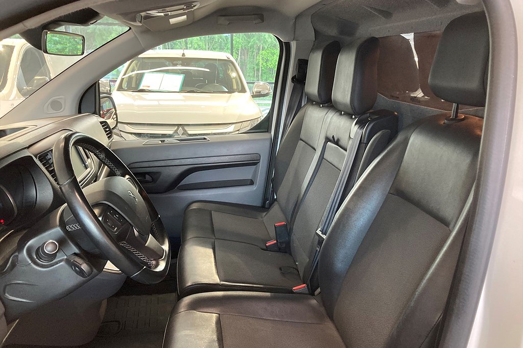 Bild på PRO L2 50kWh 136hk - KOMFORTVÄGG, 3-SITS, LEASEBAR
