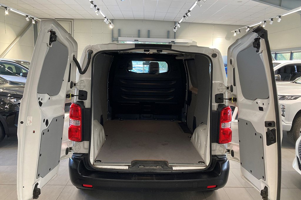 Bild på PRO L2 50kWh 136hk - KOMFORTVÄGG, 3-SITS, LEASEBAR