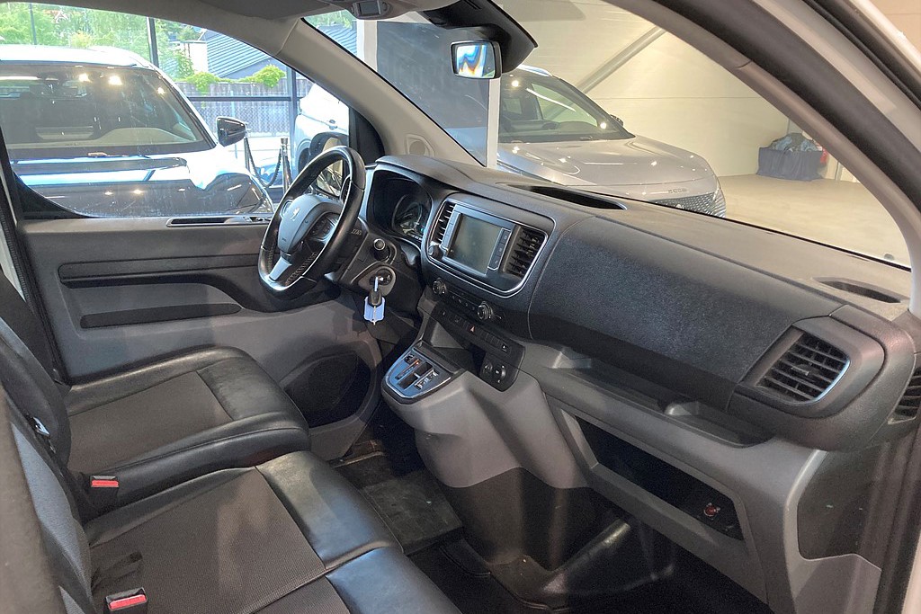 Bild på PRO L2 50kWh 136hk - KOMFORTVÄGG, 3-SITS, LEASEBAR
